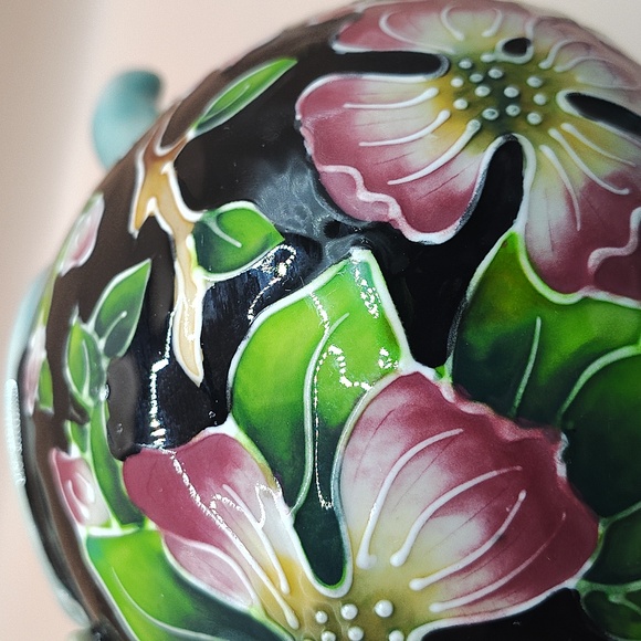 Blue Sky Ceramics Dogwood Teapot, featuring a Blue Bird on The Lid/Floral Design - Picture 6 of 8